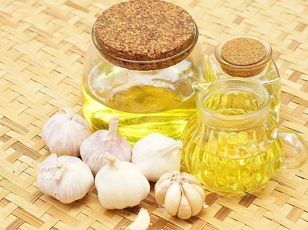 What is garlic oil?